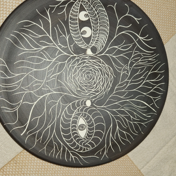 Gorgeous one if a kind ceramic plate - Picture 1 of 1